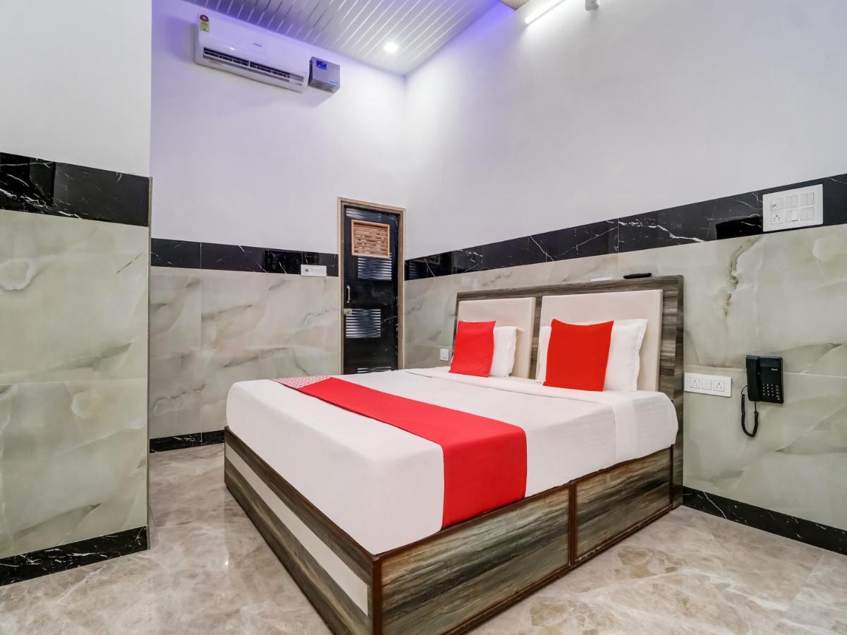 Oyo Flagship 83121 Hotel Rose Vip Sahāranpur Exterior photo